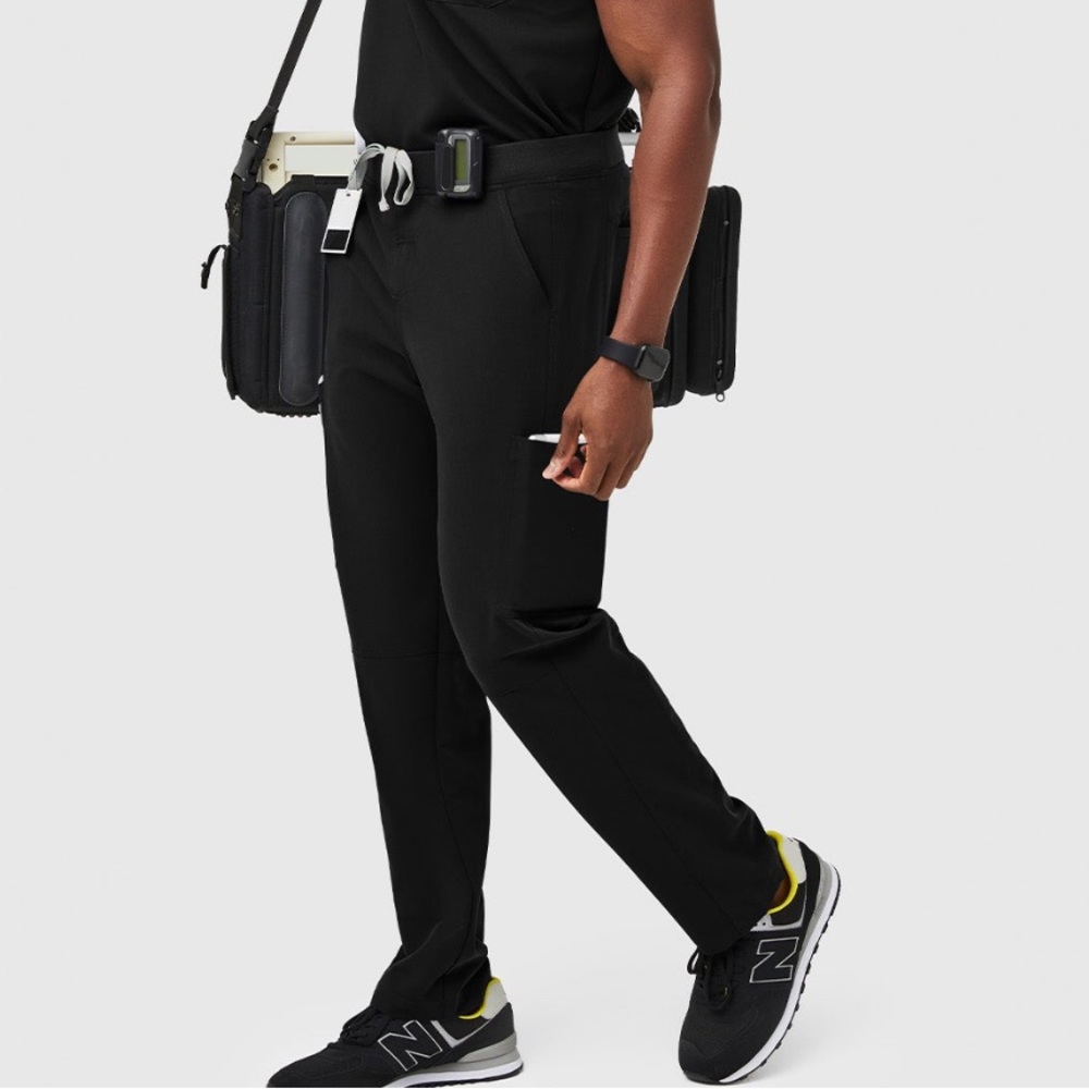 Figs axim cargo scrub pants, black, size S.